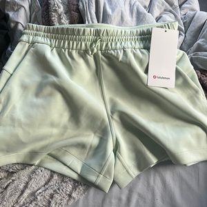 NWT lululemon softstreme hr short 4”